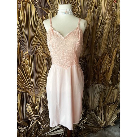 Vintage 50's Vanity Fair Pink Lace Slip Sweatheart Neckline size 34 Small Sissy - Picture 2 of 3